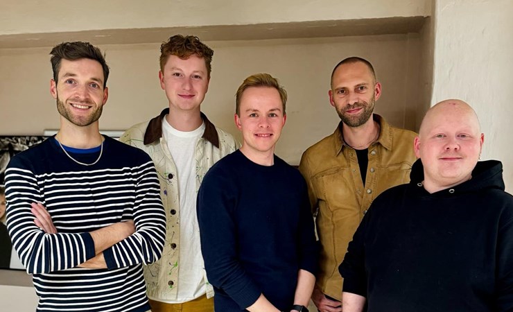 Regnbuenetværket på besøg hos AIDS-Fondet